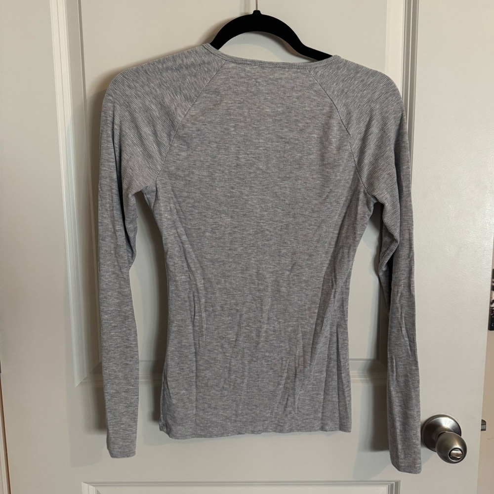 Aritzia Gray Long Sleeve Tee - Picture 5 of 5
